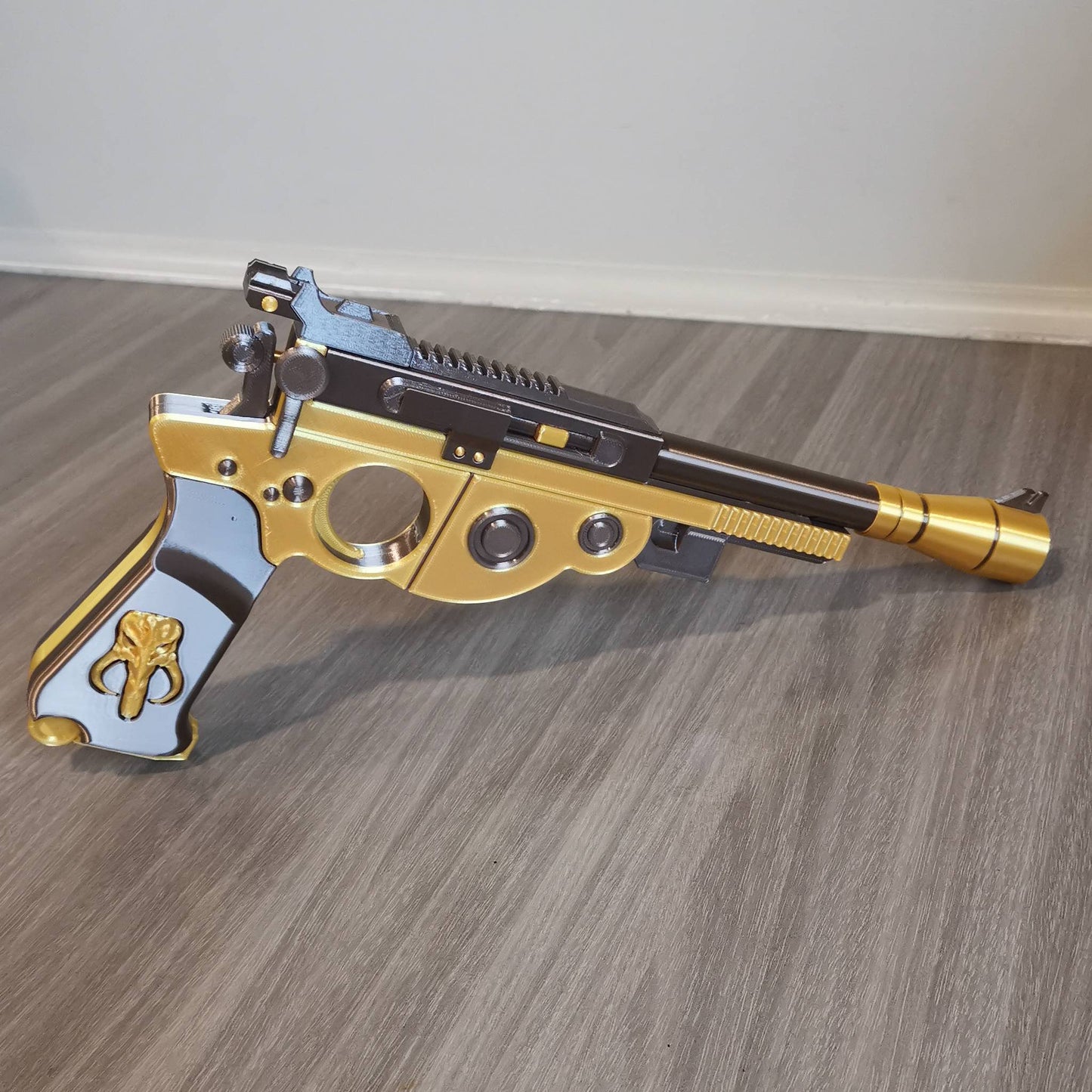 Mandalorian With Stand 1B94 Blaster Cosplay Prop Replica, Post Apocalyptic Larp Weapon, Cyberpunk Cosplay Prop Weapon