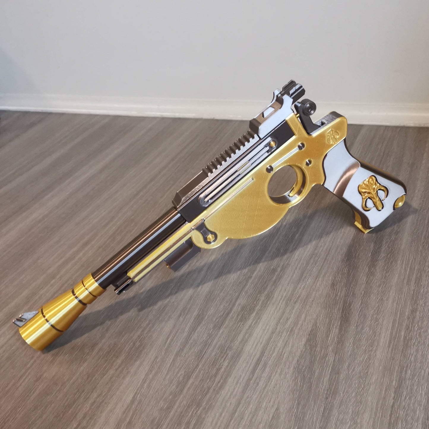 Mandalorian With Stand 1B94 Blaster Cosplay Prop Replica, Post Apocalyptic Larp Weapon, Cyberpunk Cosplay Prop Weapon