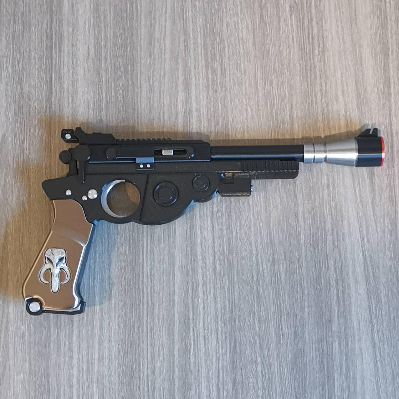 Mandalorian With Stand 1B94 Blaster Cosplay Prop Replica, Post Apocalyptic Larp Weapon, Cyberpunk Cosplay Prop Weapon