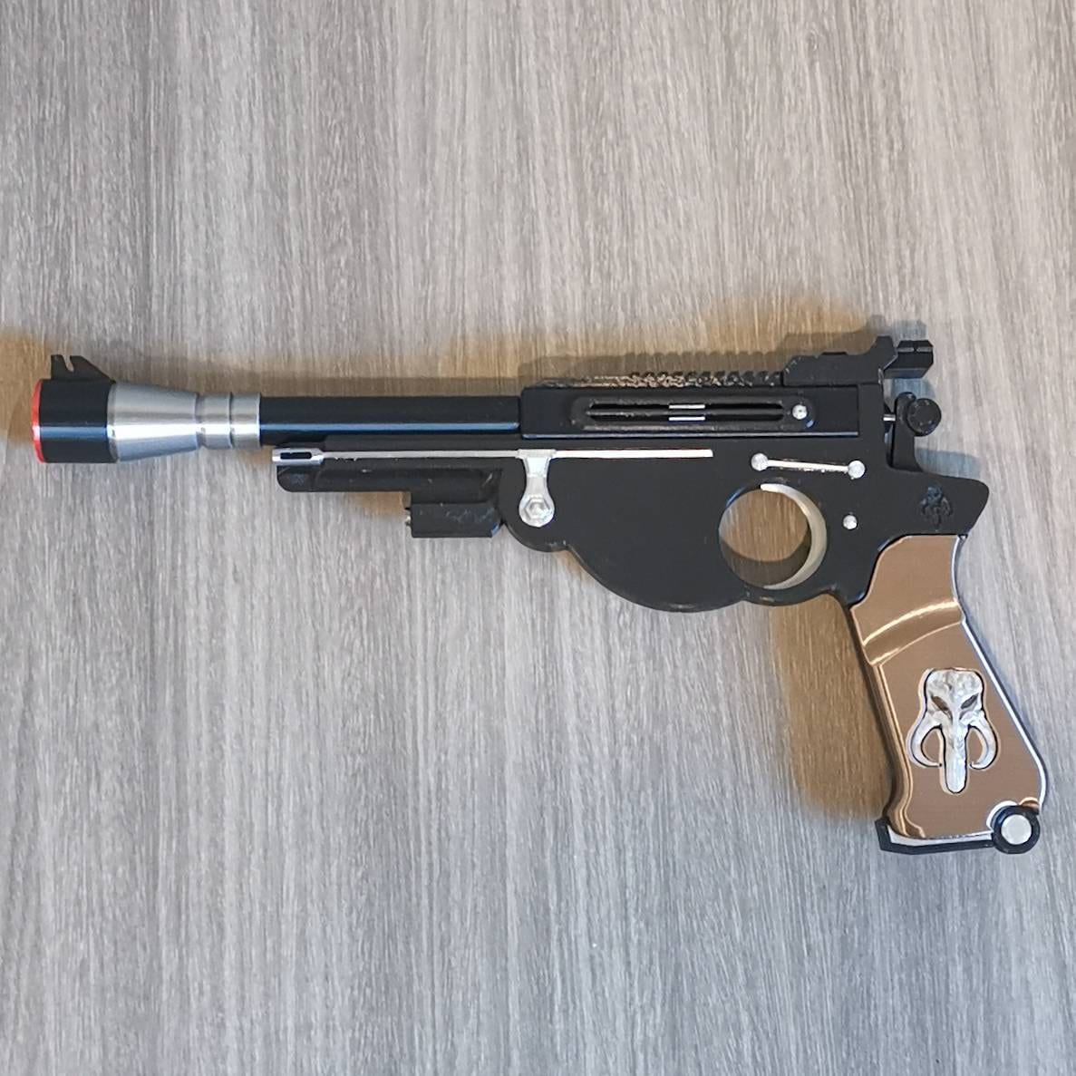 Mandalorian With Stand 1B94 Blaster Cosplay Prop Replica, Post Apocalyptic Larp Weapon, Cyberpunk Cosplay Prop Weapon