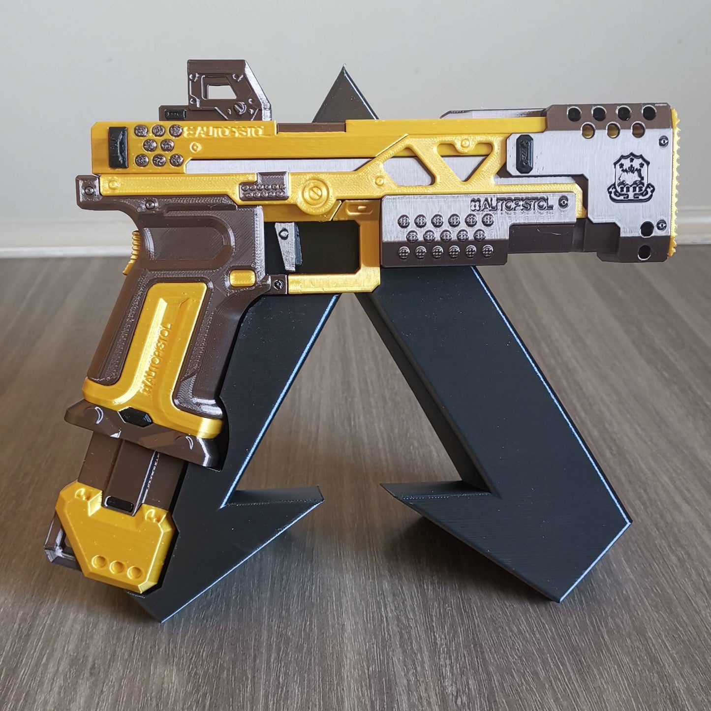 Apex Legends RE-45 Cosplay Replica With Stand, Larp Prop Replica, Wingman Replica, Cyberpunk Cosplay Prop